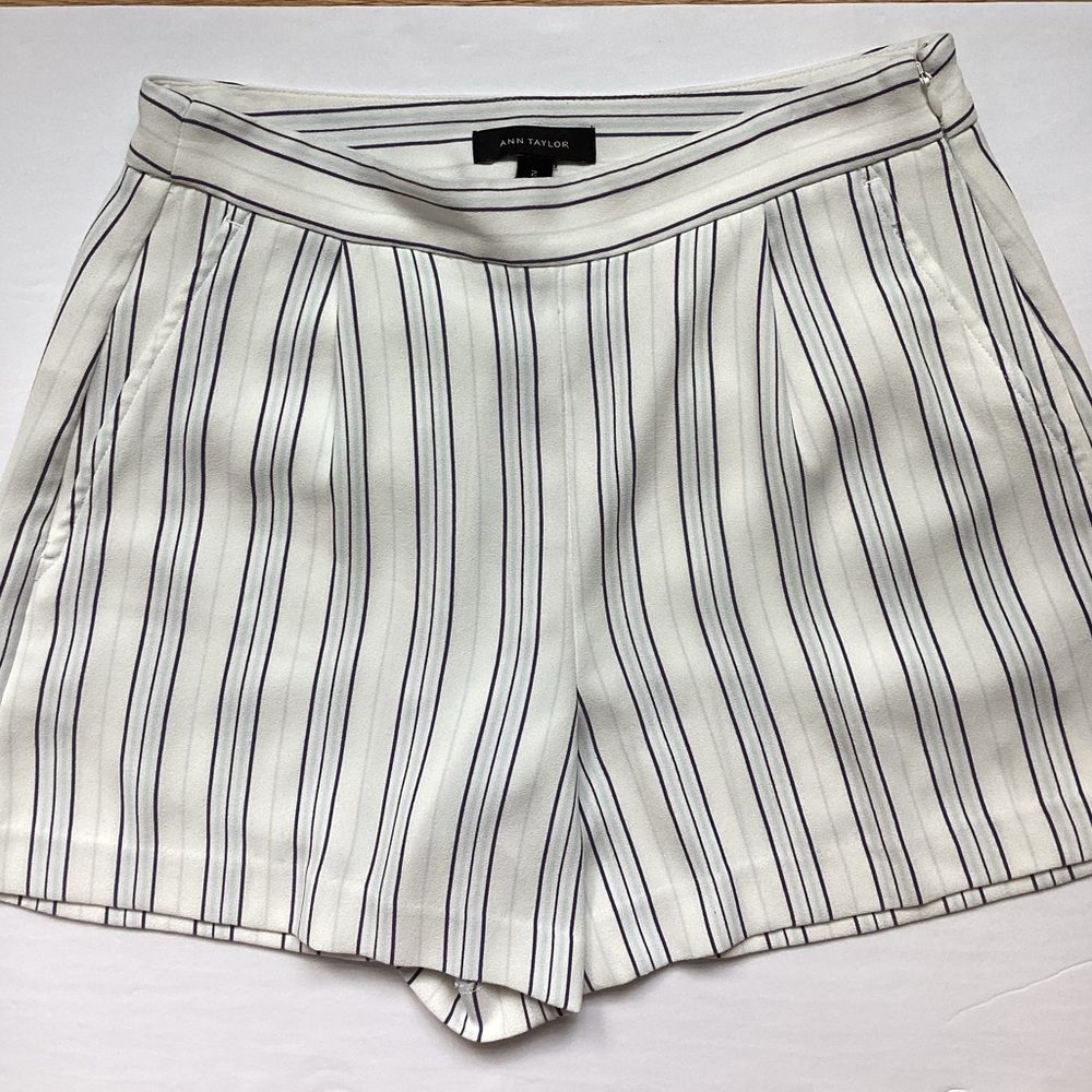 Ann Taylor Navy/Blue/White Striped Shorts Size 2